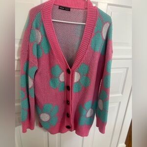 Thick v neck cardigan sweater with flower design